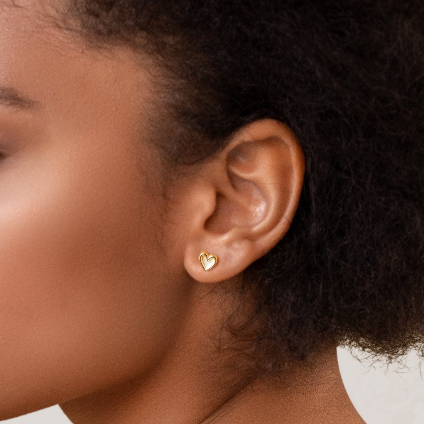 Adinkra Collection
Akoma meaning "Heart'. A symbol of love, goodwill, patience, faithfulness, fondness, endurance, and consistency. Wear them alone for a subtle touch or paired with other earrings for a more impactful look. Perfect for everyday wear, adds timeless elegance to any ensemble.
Also sold as singles
Crafted in: polished 14ct yellow gold.
Measurement: Stud 7mm (H)